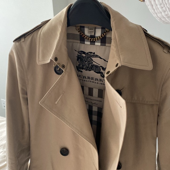 Authentic Burberry Kensington short trench coat - Picture 10 of 14